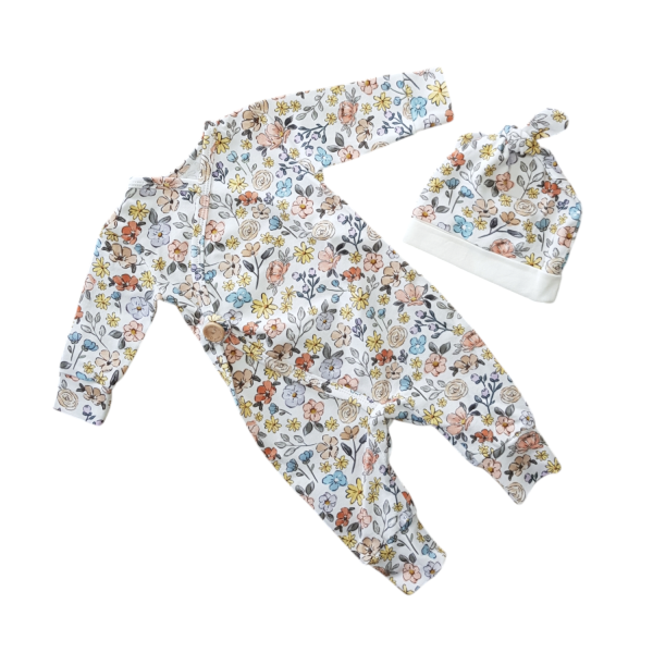 Boxpakje met muts cartoon bloemen maat 50