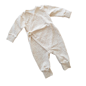 Boxpakje crème met perzik bloemen maat 50