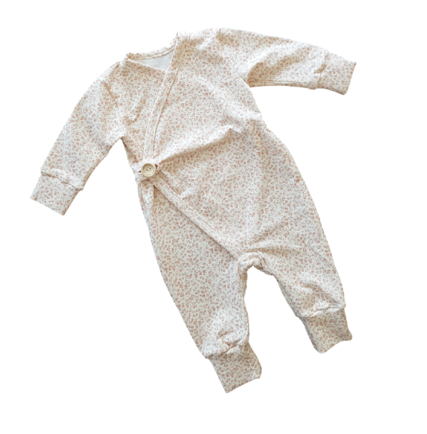 Boxpakje crème met perzik bloemen maat 50